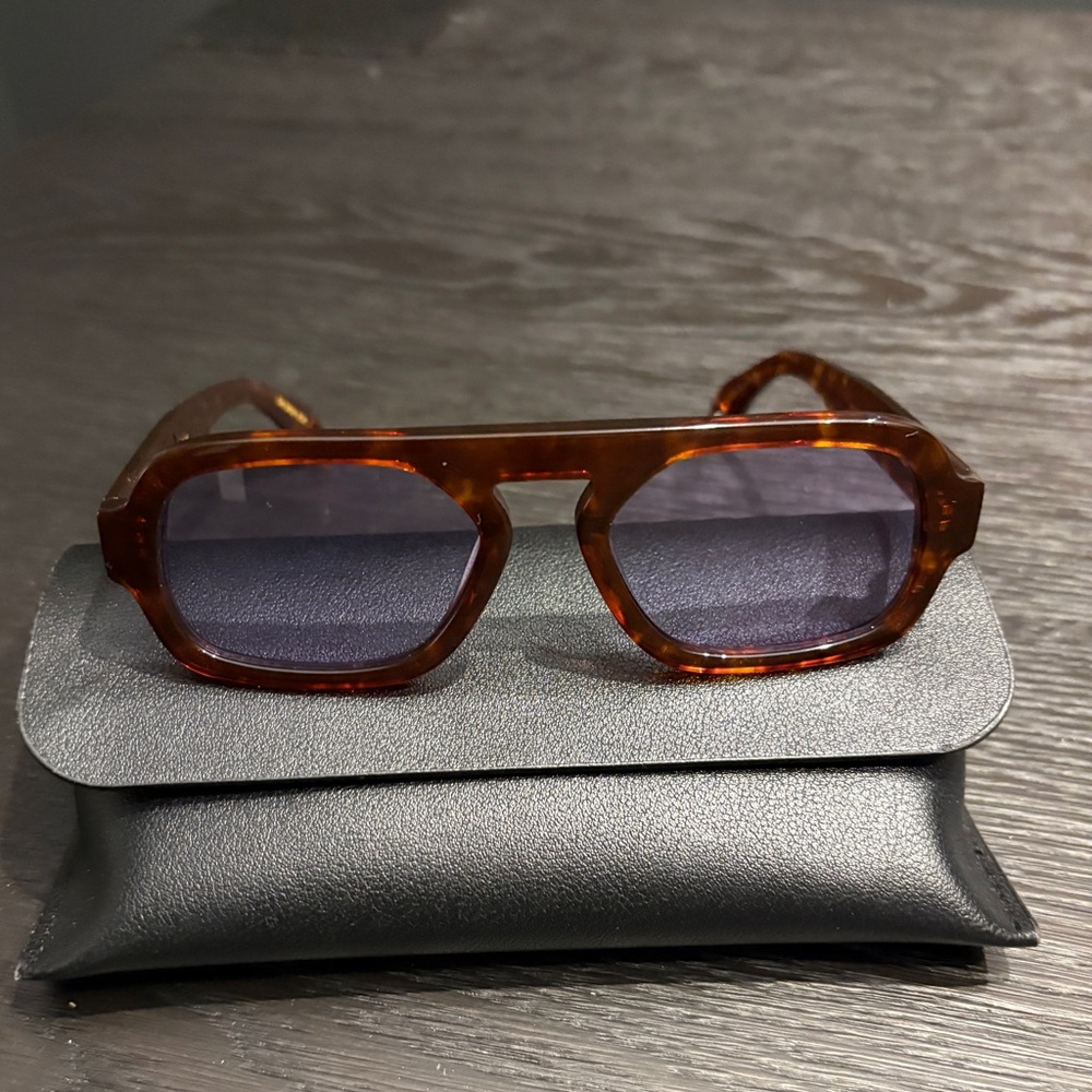 NEW IN BOX Elisa Johnson Jane Mini Sunglasses - Red Tortoise